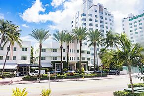 Catalina Hotel & Beach Club