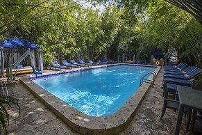 Catalina Hotel & Beach Club