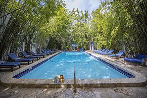 Catalina Hotel & Beach Club