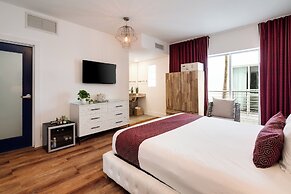 Catalina Hotel & Beach Club