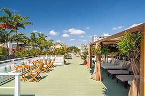 Catalina Hotel & Beach Club