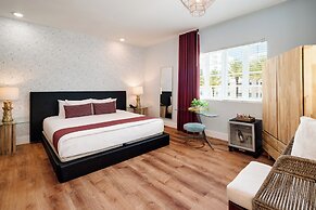 Catalina Hotel & Beach Club