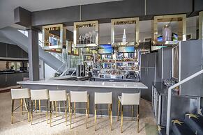 Catalina Hotel & Beach Club