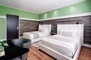 Catalina Hotel & Beach Club