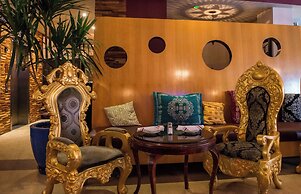 Catalina Hotel & Beach Club