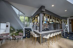 Catalina Hotel & Beach Club