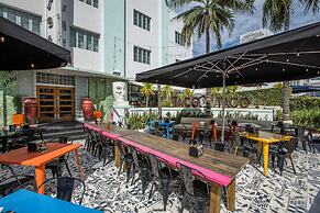 Catalina Hotel & Beach Club