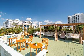 Catalina Hotel & Beach Club