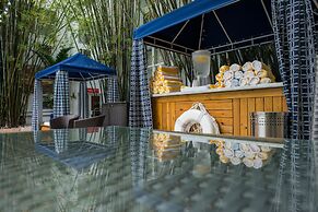 Catalina Hotel & Beach Club