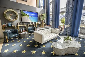 Catalina Hotel & Beach Club