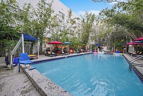 Catalina Hotel & Beach Club