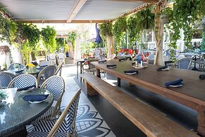 Catalina Hotel & Beach Club