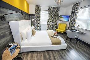 Catalina Hotel & Beach Club