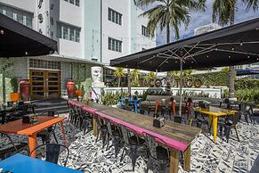 Catalina Hotel & Beach Club