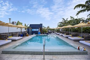 Catalina Hotel & Beach Club