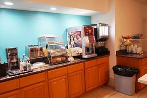 Howard Johnson by Wyndham Salinas