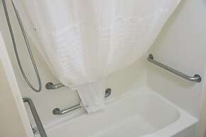 Howard Johnson by Wyndham Salinas