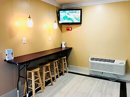 Howard Johnson by Wyndham Salinas