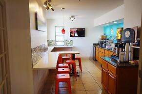 Howard Johnson by Wyndham Salinas