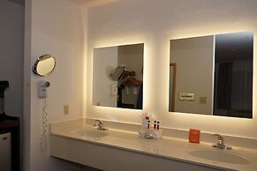 Howard Johnson by Wyndham Salinas