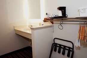 Howard Johnson by Wyndham Salinas