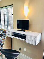 Howard Johnson by Wyndham Salinas