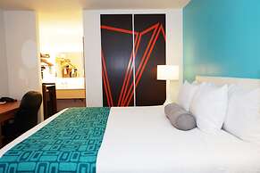 Howard Johnson by Wyndham Salinas