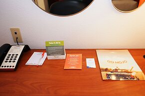 Howard Johnson by Wyndham Salinas