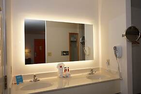 Howard Johnson by Wyndham Salinas