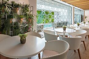 Catalonia Giralda Hotel