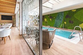 Catalonia Giralda Hotel