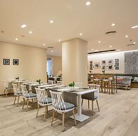 Catalonia Giralda Hotel