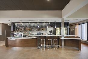 Courtyard by Marriott Addison Midway