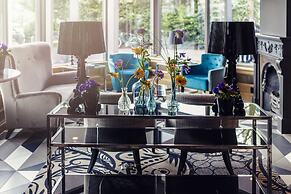 Carlton Square Hotel