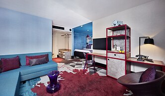 Carlton Square Hotel
