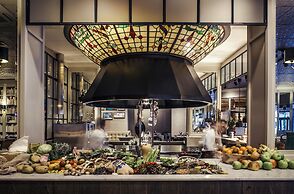 Carlton Square Hotel