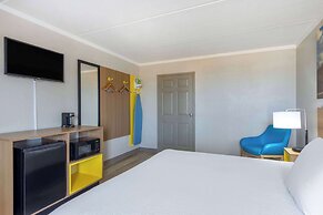 Days Inn & Suites by Wyndham Fort Bragg/Cross Creek Mall