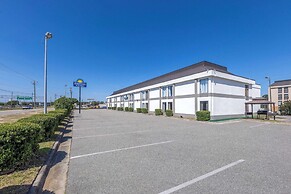 Days Inn & Suites by Wyndham Fort Bragg/Cross Creek Mall