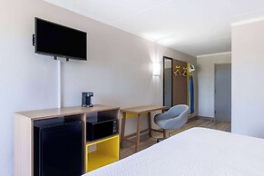 Days Inn & Suites by Wyndham Fort Bragg/Cross Creek Mall