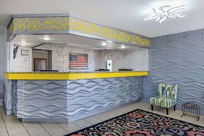 Days Inn & Suites by Wyndham Fort Bragg/Cross Creek Mall