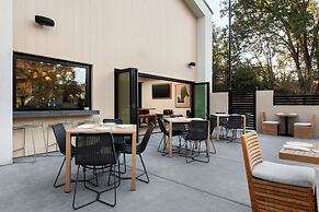 The Inelle, Oakhurst Yosemite, a Tribute Portfolio Hotel