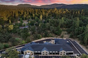 The Inelle, Oakhurst Yosemite, a Tribute Portfolio Hotel