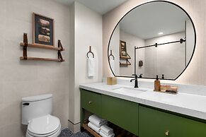 The Inelle, Oakhurst Yosemite, a Tribute Portfolio Hotel