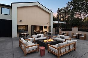 The Inelle, Oakhurst Yosemite, a Tribute Portfolio Hotel