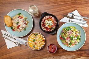 The Inelle, Oakhurst Yosemite, a Tribute Portfolio Hotel