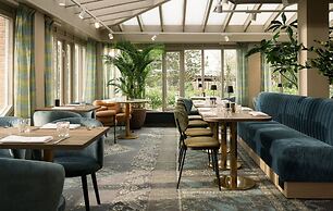 Carlton Oasis Hotel