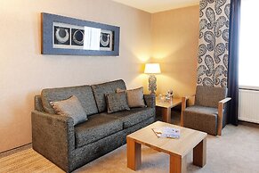 Carlton Oasis Hotel