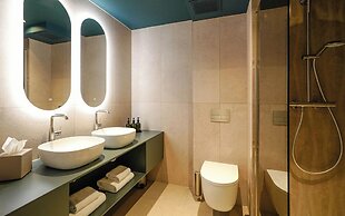 Carlton Oasis Hotel