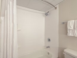 Holiday Inn Express & Suites Greensboro-(I-40 Wendover) by IHG