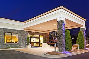 Holiday Inn Express & Suites Greensboro-(I-40 Wendover) by IHG